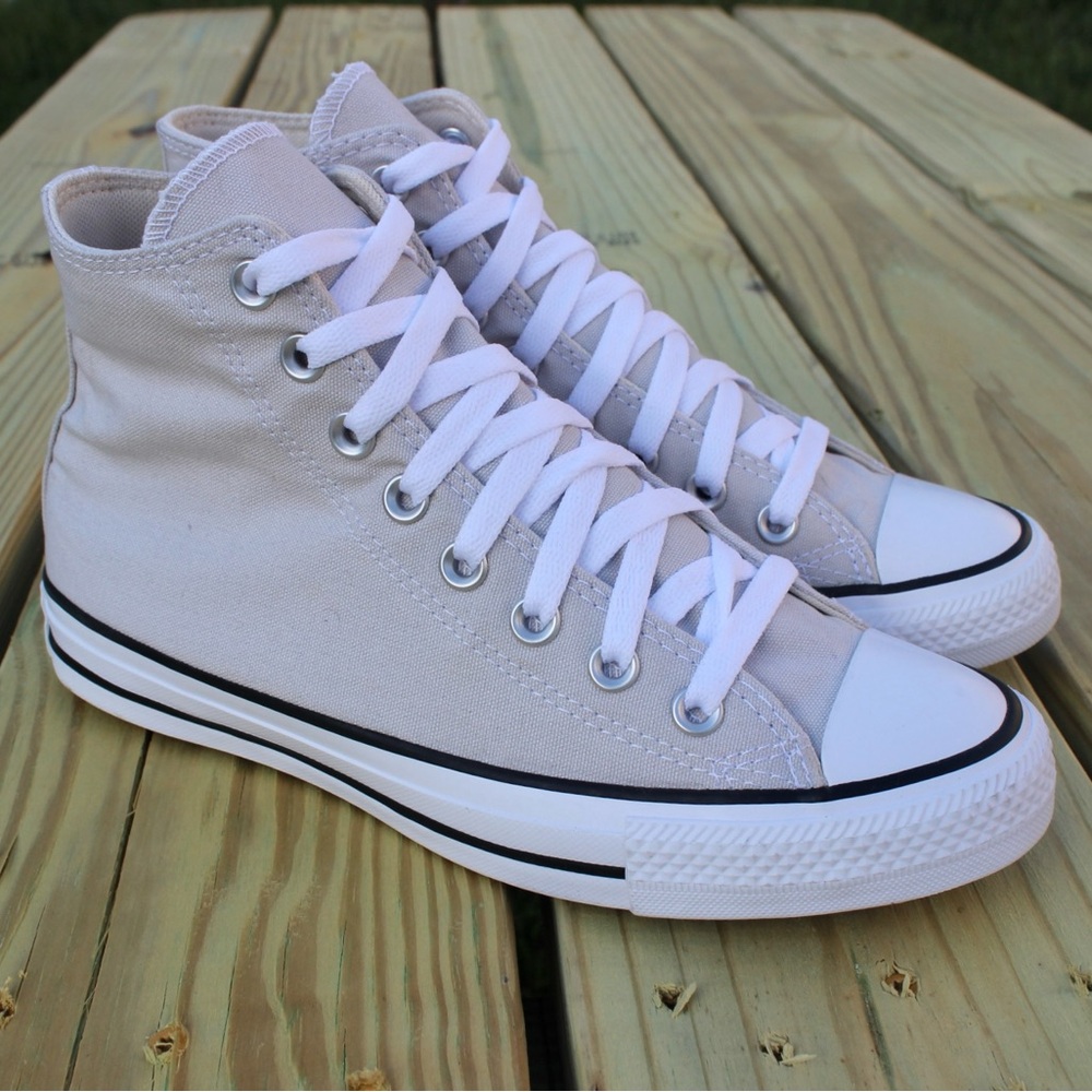 Converse Chuck Taylor Ladies All Star Canvas Sneaker Sz 8.5
